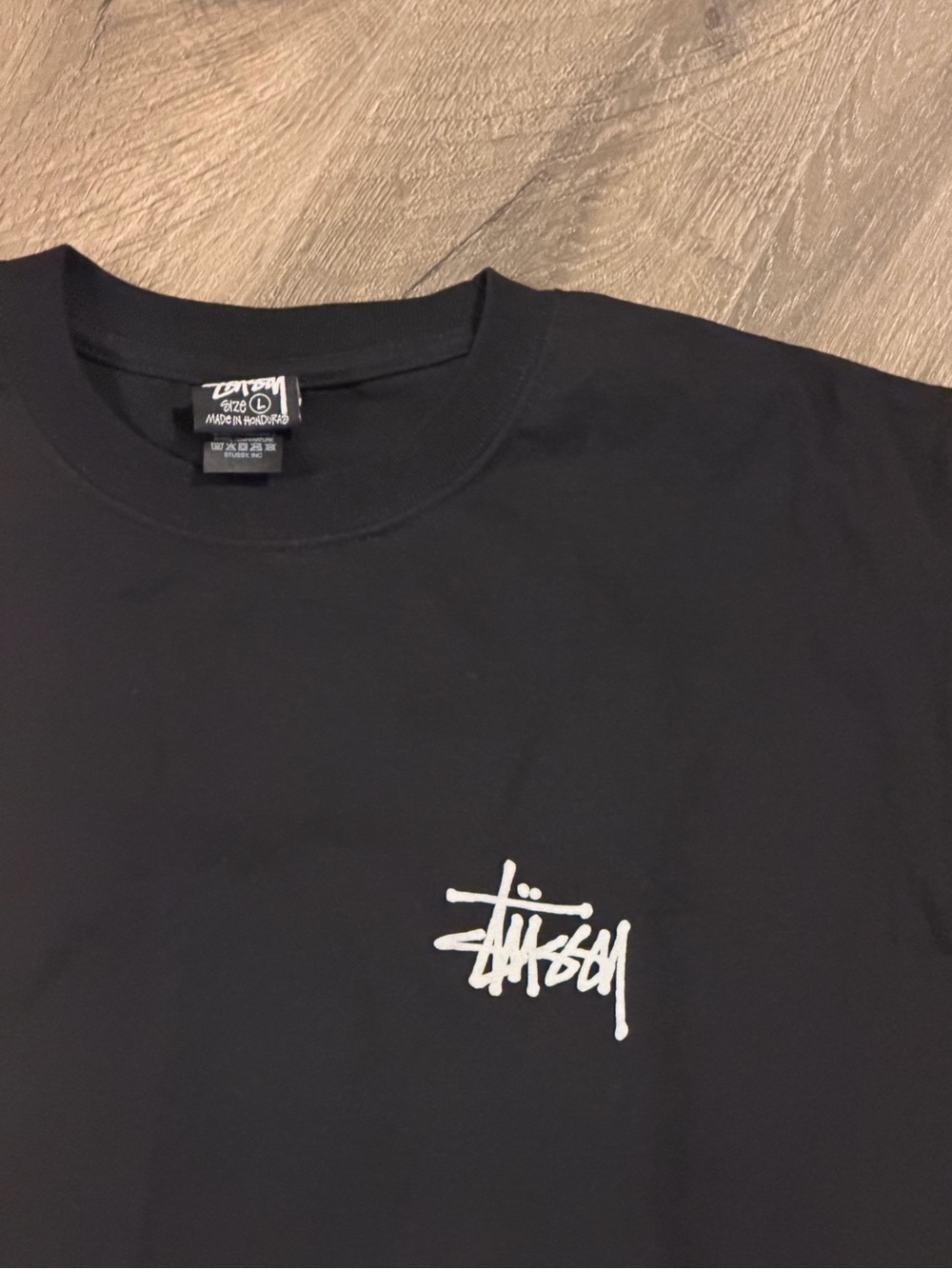 classic Stüssy long sleeve t-shirt features the iconic white signature stock log